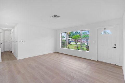 Casa en venta en Fort Lauderdale, Florida, 4 dormitorios, 134.06 m2 № 1352158 - foto 7