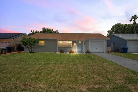 Casa en venta en New Port Richey, Florida, 3 dormitorios, 129.88 m2 № 1342933 - foto 1