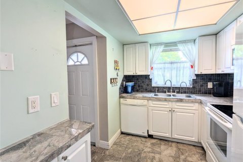 Villa ou maison à vendre à Bradenton, Floride: 2 chambres, 94.39 m2 № 1352426 - photo 4