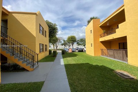 Condominio en venta en Sweetwater, Florida, 3 dormitorios, 94.3 m2 № 1044665 - foto 16