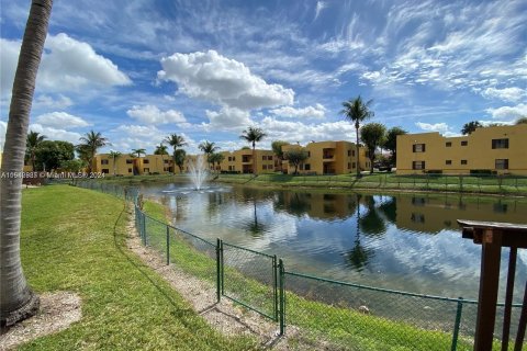 Copropriété à vendre à Sweetwater, Floride: 3 chambres, 94.3 m2 № 1044665 - photo 17