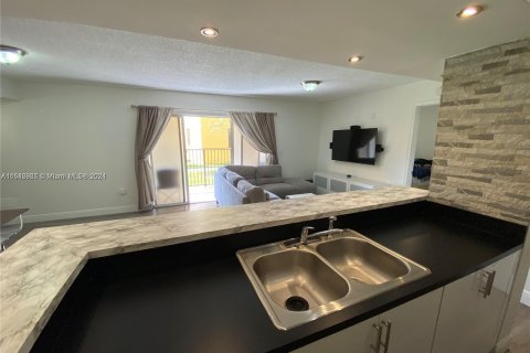 Condominio en venta en Sweetwater, Florida, 3 dormitorios, 94.3 m2 № 1044665 - foto 4