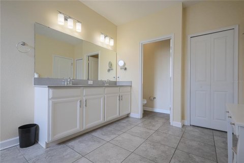 Townhouse in Davenport, Florida 4 bedrooms, 208.66 sq.m. № 1323263 - photo 10