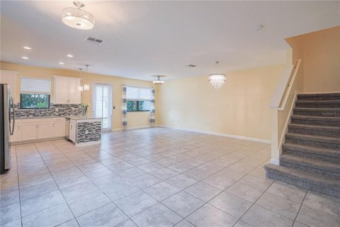 Townhouse in Davenport, Florida 4 bedrooms, 208.66 sq.m. № 1323263 - photo 2