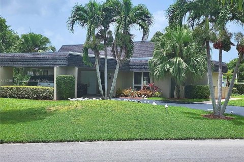 House in Tamarac, Florida 3 bedrooms, 179.95 sq.m. № 1029819 - photo 7