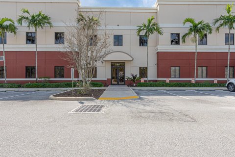 Commercial property in Wellington, Florida № 1060073 - photo 11