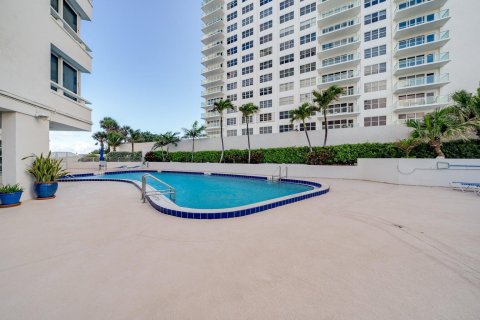 Condo in Fort Lauderdale, Florida, 2 bedrooms  № 1057879 - photo 1