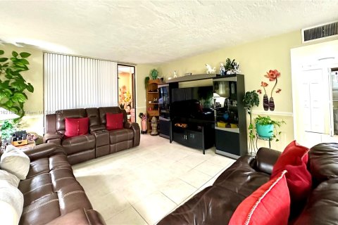 Copropriété à vendre à Lauderdale Lakes, Floride: 1 chambre, 69.49 m2 № 1268905 - photo 2