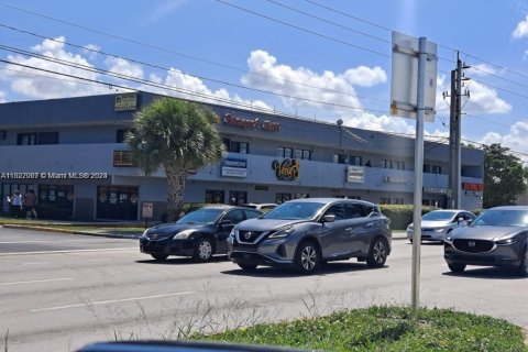 Propiedad comercial en venta en Miami, Florida № 1268955 - foto 10