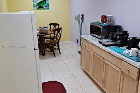 Propiedad comercial en venta en Miami, Florida № 1268955 - foto 7