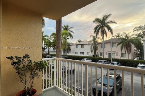 Copropriété à vendre à Dania Beach, Floride: 2 chambres, 94.76 m2 № 1077323 - photo 2
