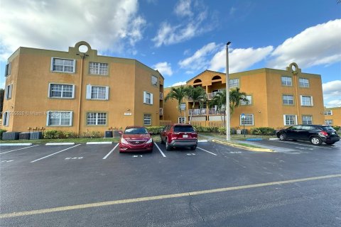 Купить кондоминиум в Майами, Флорида 2 спальни, 86.68м2, № 1077360 - фото 3