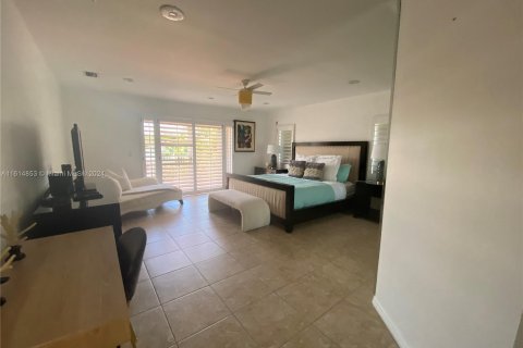 Casa en venta en Miami Beach, Florida, 5 dormitorios, 431.53 m2 № 1237126 - foto 23