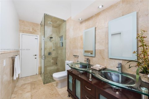 House in Miami Beach, Florida 5 bedrooms, 431.53 sq.m. № 1237126 - photo 21