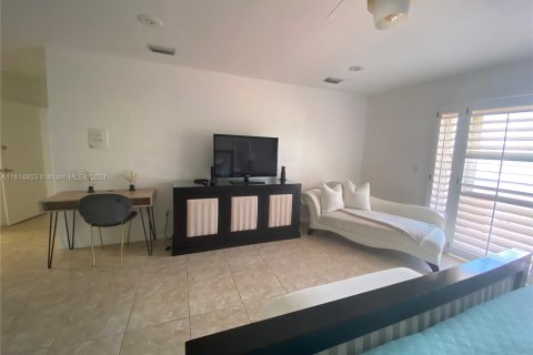 Casa en venta en Miami Beach, Florida, 5 dormitorios, 431.53 m2 № 1237126 - foto 20