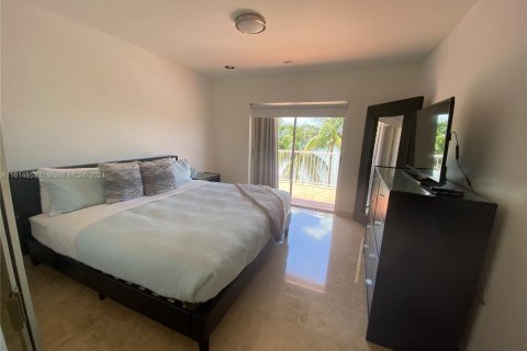 Casa en venta en Miami Beach, Florida, 5 dormitorios, 431.53 m2 № 1237126 - foto 25