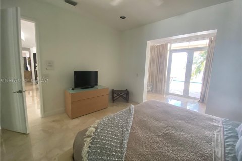 Casa en venta en Miami Beach, Florida, 5 dormitorios, 431.53 m2 № 1237126 - foto 16