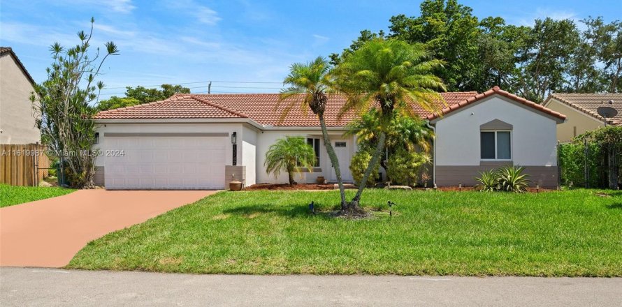 House in Miami, Florida 4 bedrooms, 183.3 sq.m. № 1240808