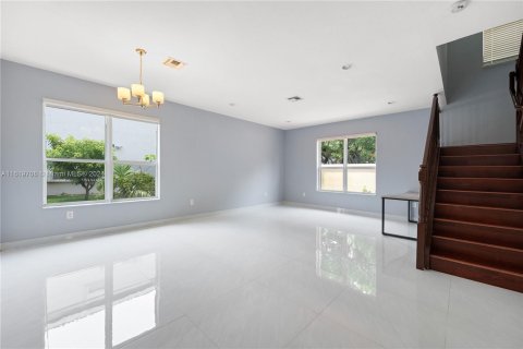 Casa en venta en Miramar, Florida, 5 dormitorios, 257.43 m2 № 1240775 - foto 24