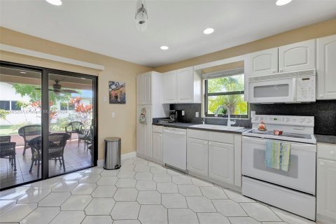 Casa en venta en Tamarac, Florida, 3 dormitorios, 162.11 m2 № 1377298 - foto 10