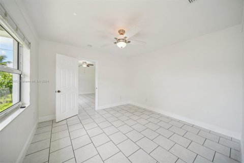 Casa en venta en West Park, Florida, 6 dormitorios, 187.11 m2 № 1377301 - foto 10