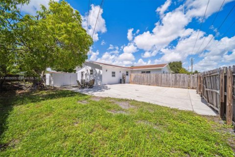 House in West Park, Florida 6 bedrooms, 187.11 sq.m. № 1377301 - photo 8