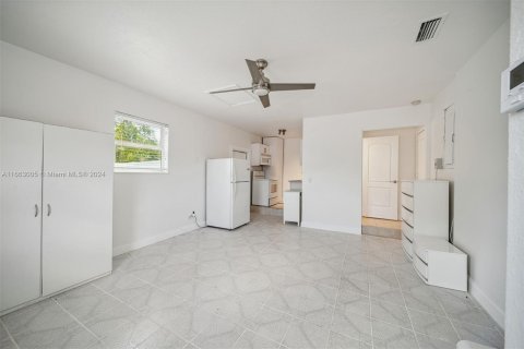 House in West Park, Florida 6 bedrooms, 187.11 sq.m. № 1377301 - photo 7