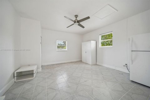 Casa en venta en West Park, Florida, 6 dormitorios, 187.11 m2 № 1377301 - foto 18