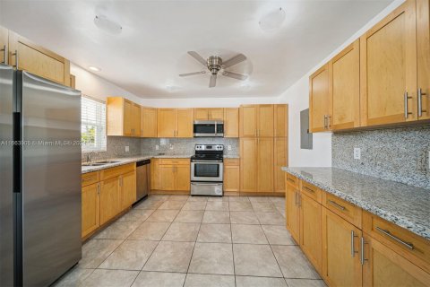 Casa en venta en West Park, Florida, 6 dormitorios, 187.11 m2 № 1377301 - foto 9