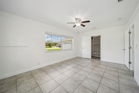 House in West Park, Florida 6 bedrooms, 187.11 sq.m. № 1377301 - photo 11