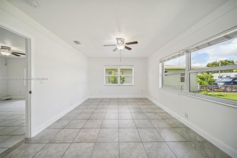 House in West Park, Florida 6 bedrooms, 187.11 sq.m. № 1377301 - photo 6