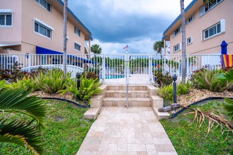 Condo in North Palm Beach, Florida, 2 bedrooms  № 1073884 - photo 8