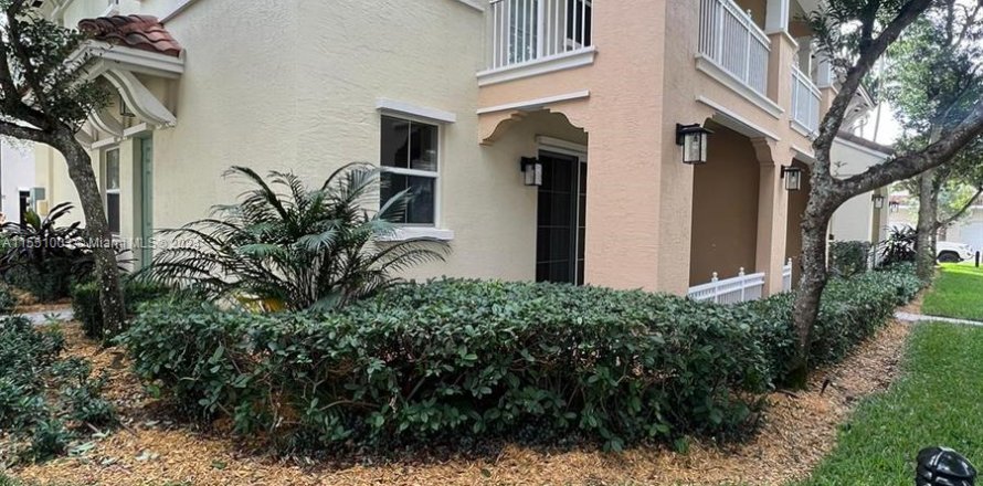 Townhouse in Cooper City, Florida 3 bedrooms, 118.91 sq.m. № 1067554
