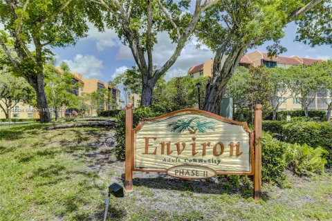 Condo in Lauderhill, Florida, 2 bedrooms  № 1221831 - photo 22