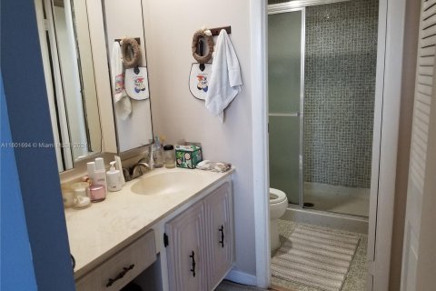 Condo in Lauderhill, Florida, 2 bedrooms  № 1221831 - photo 10