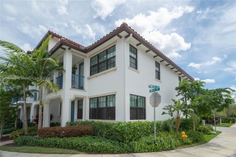 Touwnhouse à vendre à Pembroke Pines, Floride: 3 chambres, 193.05 m2 № 1221833 - photo 4