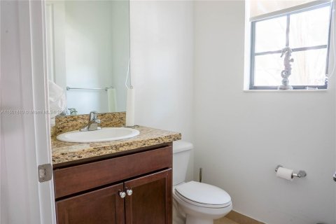 Townhouse in Pembroke Pines, Florida 3 bedrooms, 193.05 sq.m. № 1221833 - photo 15