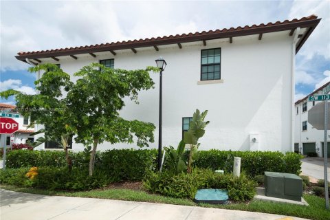 Townhouse in Pembroke Pines, Florida 3 bedrooms, 193.05 sq.m. № 1221833 - photo 6