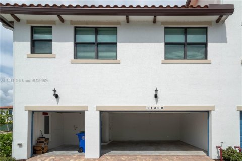 Townhouse in Pembroke Pines, Florida 3 bedrooms, 193.05 sq.m. № 1221833 - photo 7