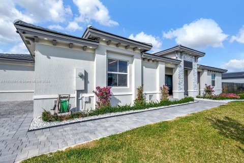 Villa ou maison à vendre à Homestead, Floride: 4 chambres, 246.56 m2 № 1073463 - photo 3