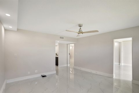 Condo in Coconut Creek, Florida, 2 bedrooms  № 1041031 - photo 13