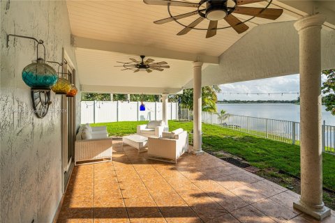 Villa ou maison à vendre à Miramar, Floride: 3 chambres, 143.26 m2 № 1075359 - photo 10