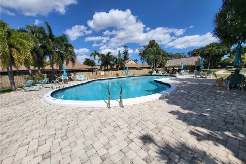 Villa ou maison à vendre à Davie, Floride: 2 chambres, 169.08 m2 № 1043917 - photo 24