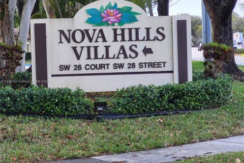 Villa ou maison à vendre à Davie, Floride: 2 chambres, 169.08 m2 № 1043917 - photo 1