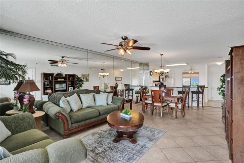 Condominio en venta en Pompano Beach, Florida, 2 dormitorios, 113.53 m2 № 1389987 - foto 12