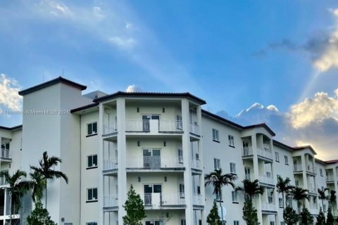 Condominio en alquiler en Doral, Florida, 1 dormitorio, 77.85 m2 № 1384435 - foto 1