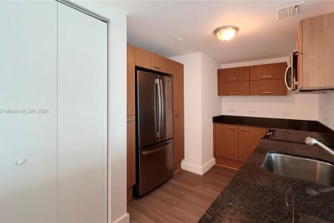 Condo in Miami, Florida, 2 bedrooms  № 1384434 - photo 6