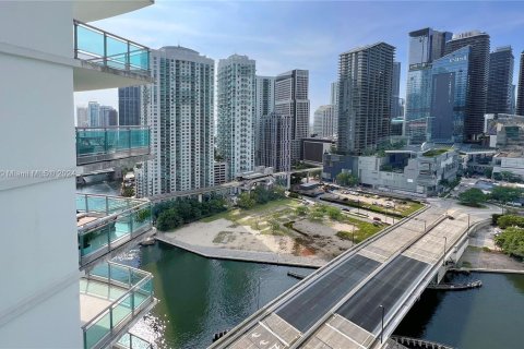 Condominio en alquiler en Miami, Florida, 2 dormitorios, 99.87 m2 № 1384434 - foto 1