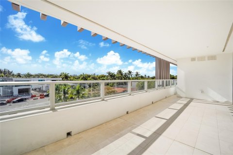 Condo in Miami Beach, Florida, 2 bedrooms  № 1394932 - photo 5