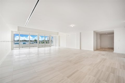 Condo in Miami Beach, Florida, 2 bedrooms  № 1394932 - photo 3